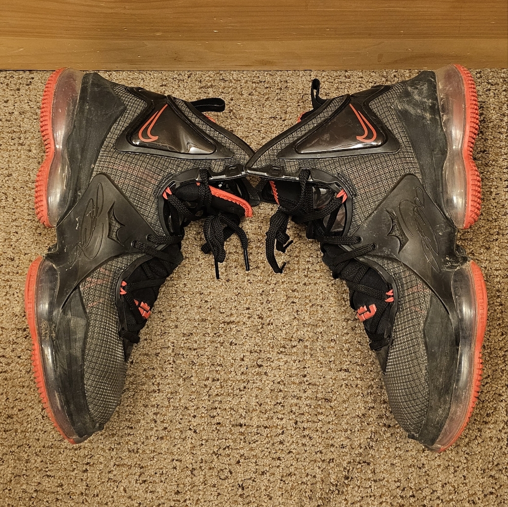 Nike LeBron 19 size 10